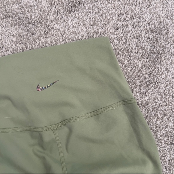Nike green yoga pants - Picture 3 of 3